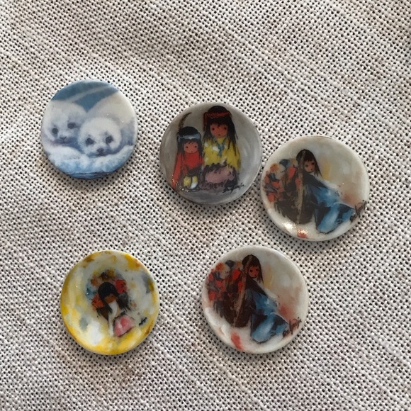 Dollhouse Miniature Plate Set of Decorative Ceramic Plates with Art - Picture 1 of 4